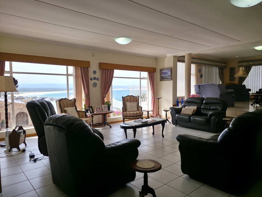 6 Bedroom Property for Sale in Wavecrest Eastern Cape